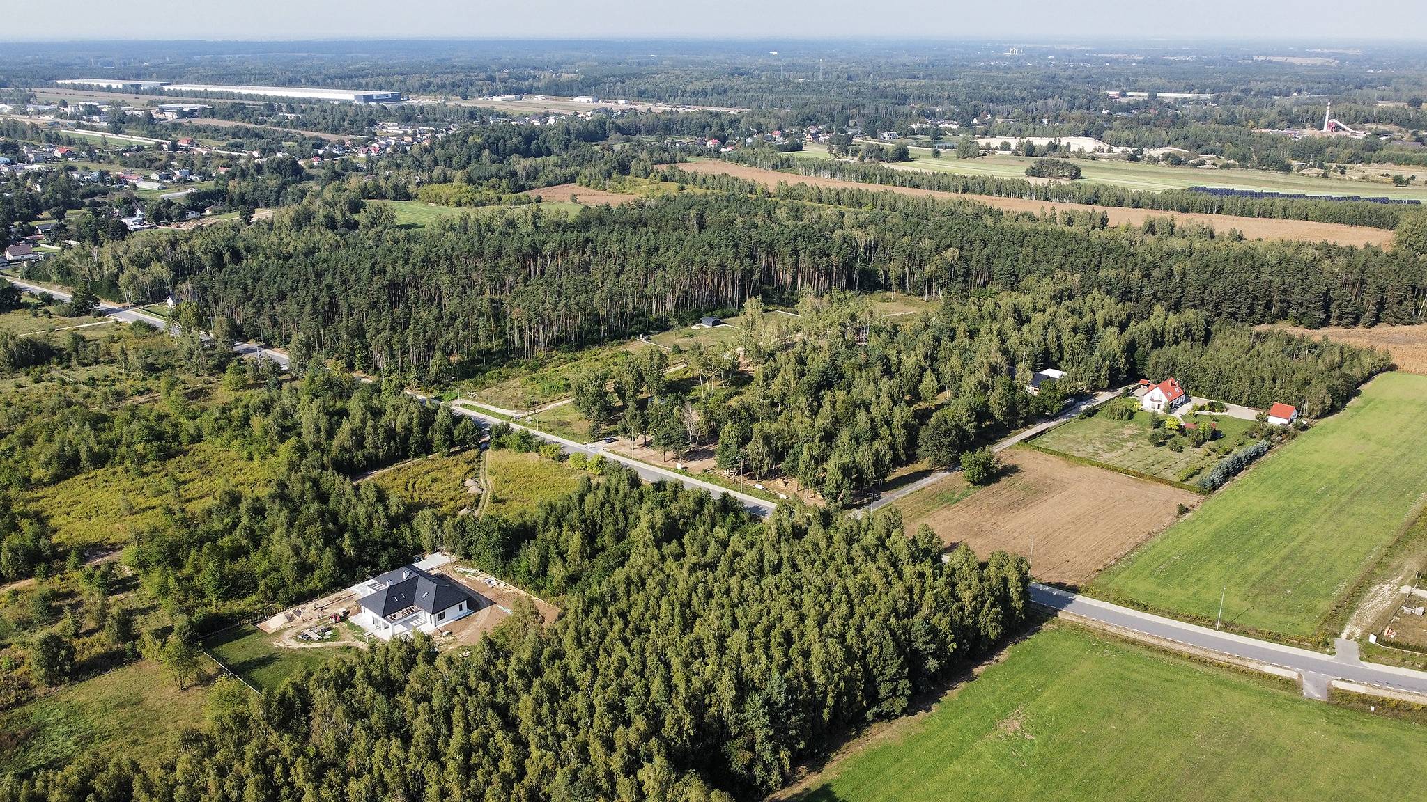 Działka z pozwoleniem na budowę, media na działce.