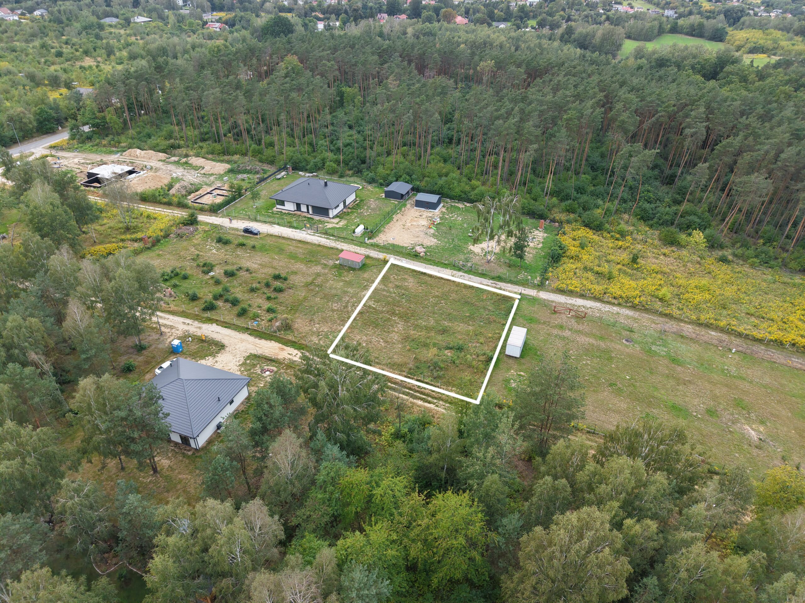 Działka z prawomocnym pozwoleniem na budowę – Dąbrówka-Strumiany (1015 m²)